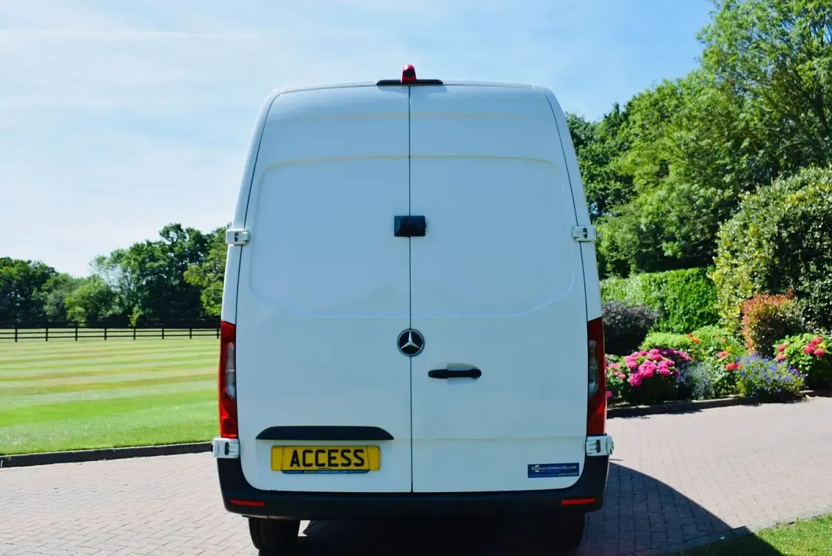 Used Mercedes Sprinter Progressive 161 HP (118 kW) 2021 White Van