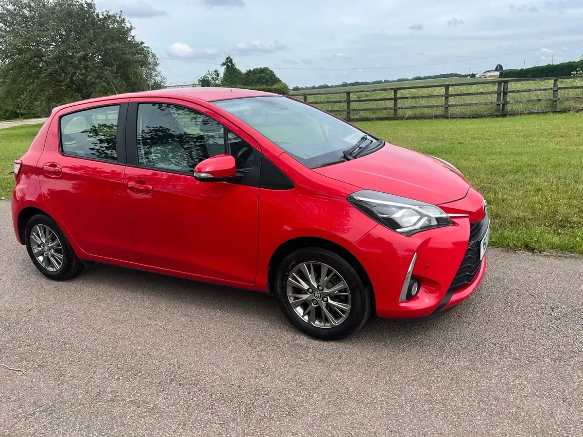 Used Toyota Yaris 2017 Red Hatchback
