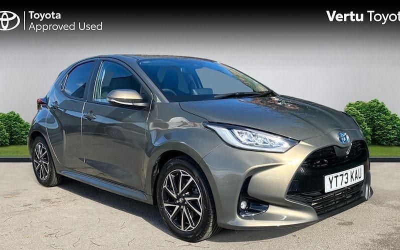 Used 2025 Toyota Yaris Hybrid Design Hatchback | £17,763 (Good price) - Image 1/4