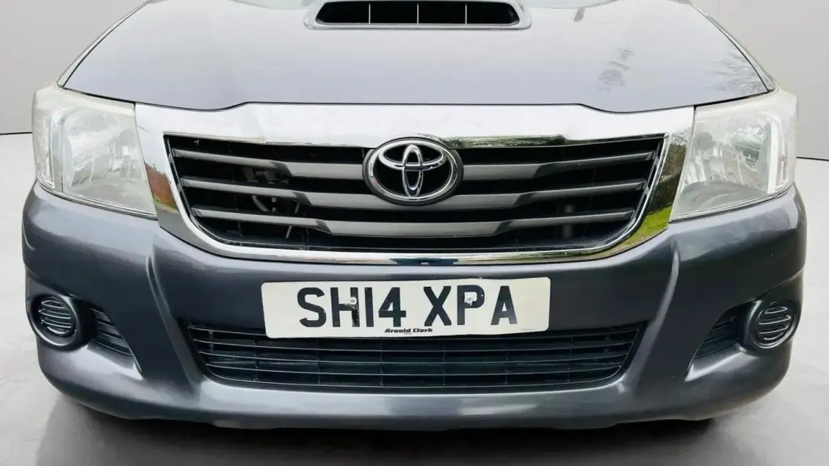 Second-hand Toyota HiLux Active 144 CP (105 kW) 2014 Gri Pickup