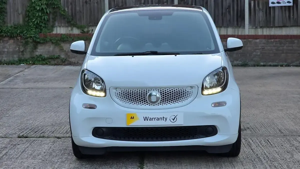 Used Smart ForTwo Coupé Premium 71 HP (52 kW) 2017 White Coupe
