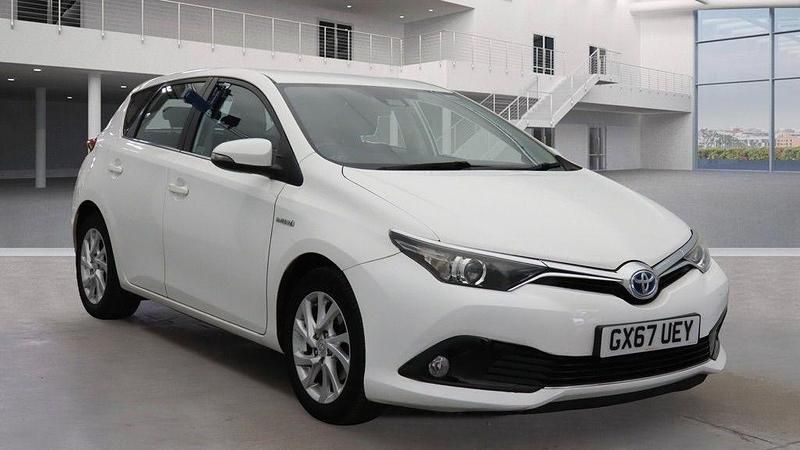 White Used 2017 Toyota Auris Hybrid Business Edition Hatchback | £10,999 (Fair price) - Image 1/4