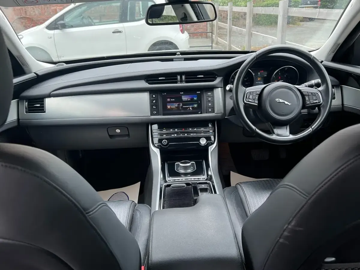 Used Jaguar XF Prestige 163 HP (119 kW) 2017 Black Sedan