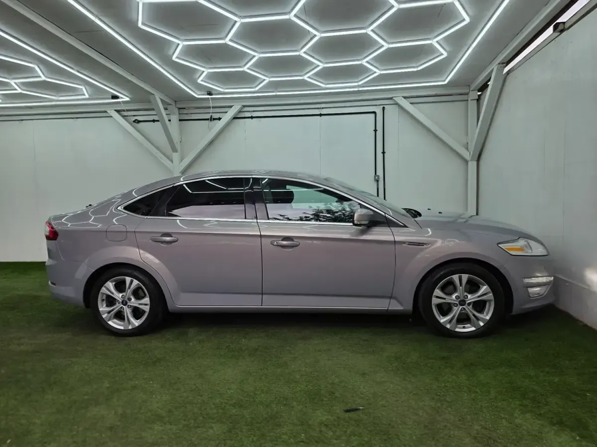 Usado Ford Mondeo Business Edition 163 CV (119 kW) 2014 Plateado Utilitario