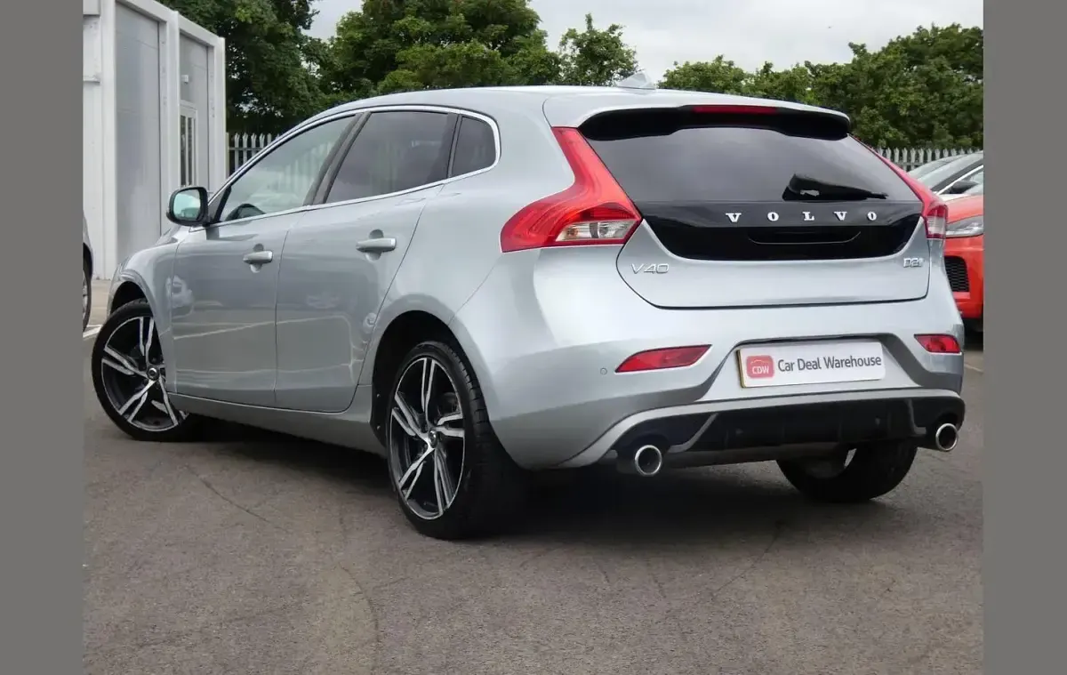 Used Volvo V40 R-Design Pro 117 HP (86 kW) 2018 Silver Hatchback