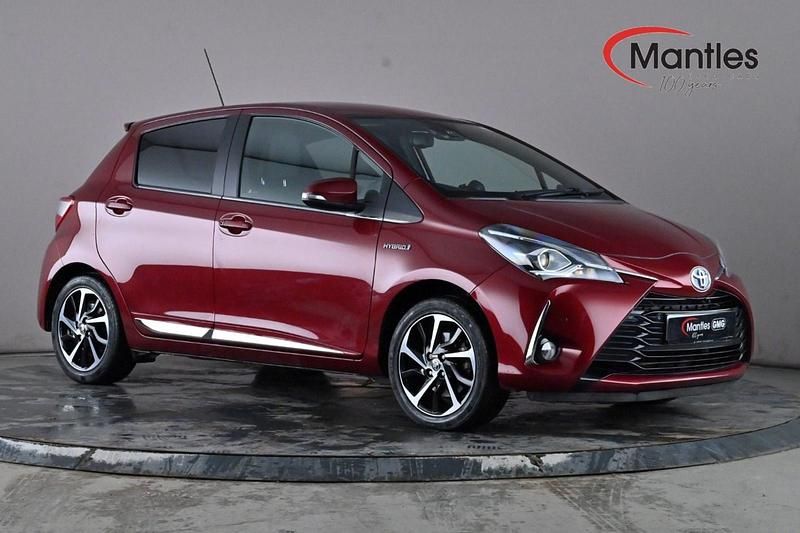 Used Toyota Yaris 100 HP (73 kW) 2019 Red Hatchback