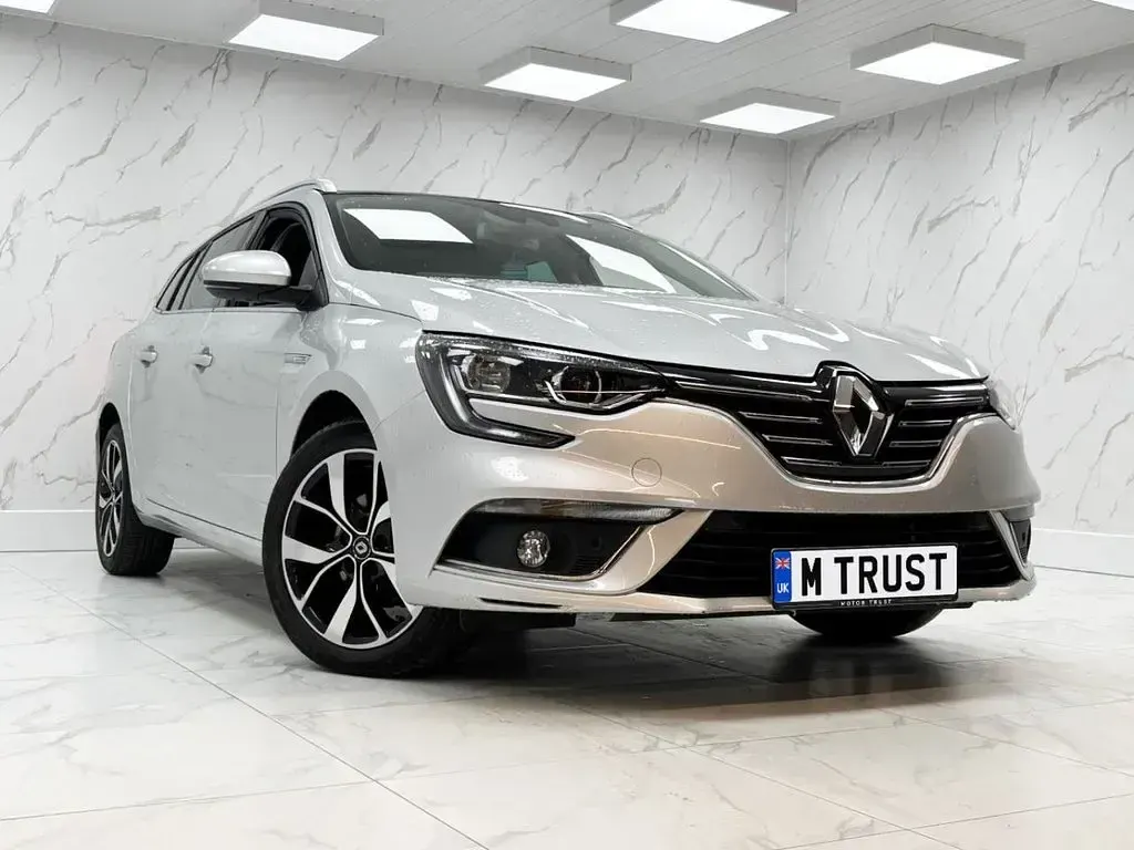 Used Renault Mégane GrandTour Iconic 115 HP (84 kW) 2019 Silver Estate