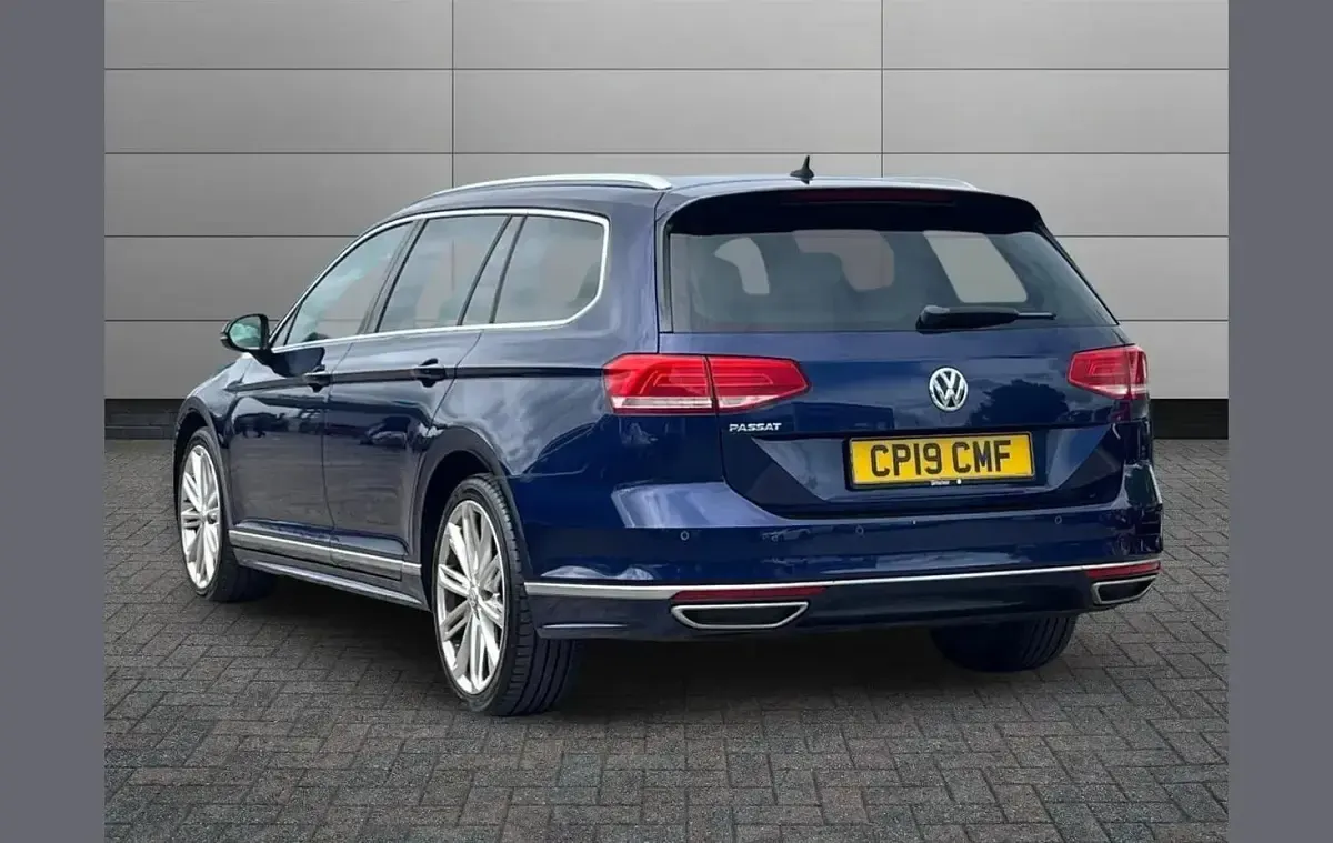 Used VW Passat R-line 150 HP (110 kW) 2019 Blue Estate