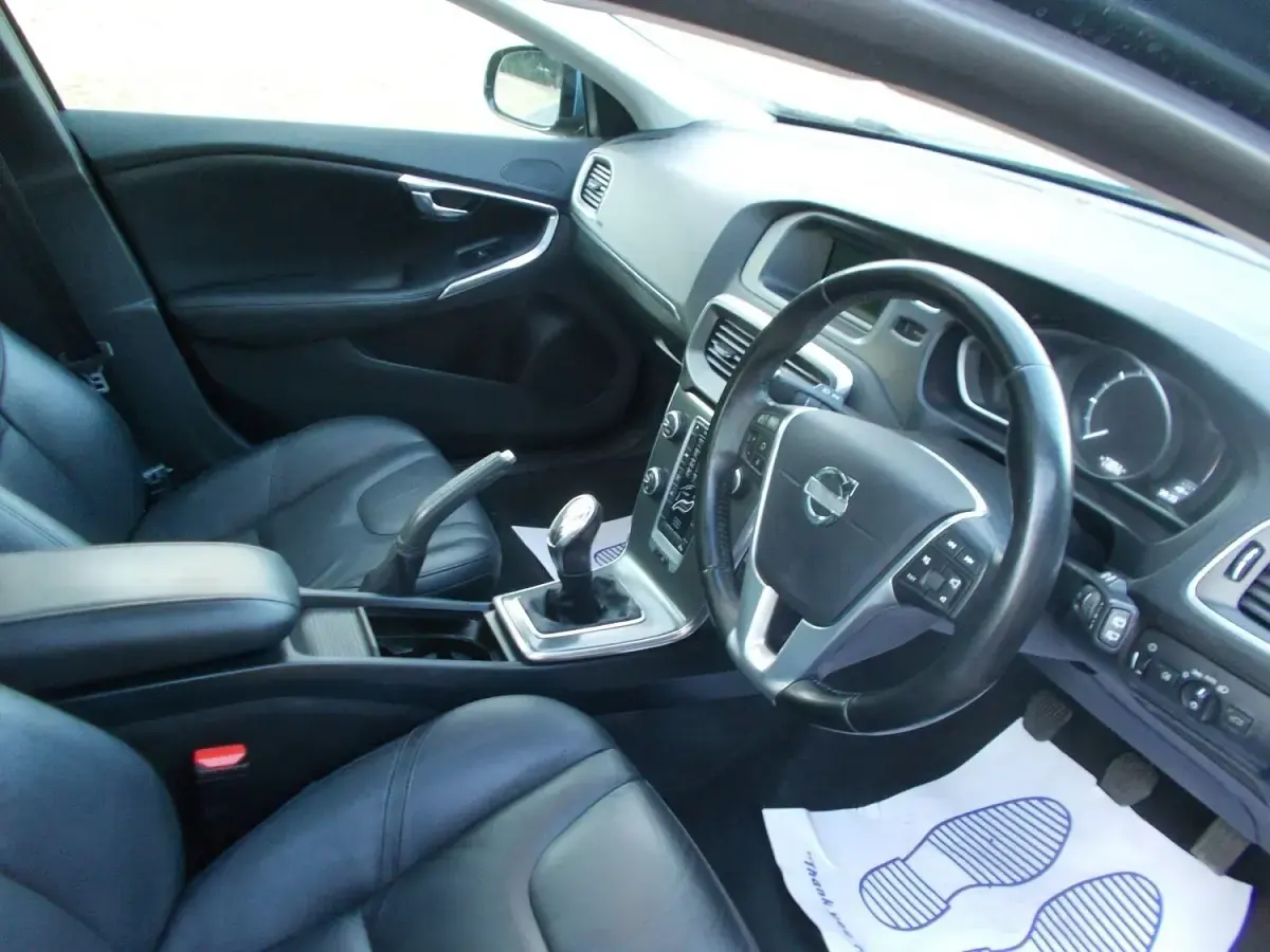 Used Volvo V40 SE Lux 115 HP (84 kW) 2012 Blue Hatchback