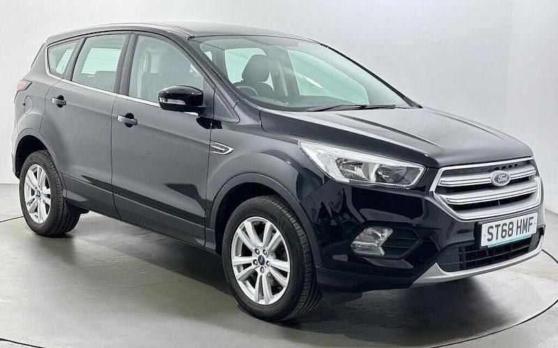 Usado Ford Kuga Zetec 120 HP (88 kW) 2018 Preto SUV
