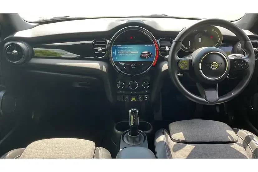 Begagnad Mini Cooper S Level 2 135 kW (184 HK) 2023 Silver Halvkombi