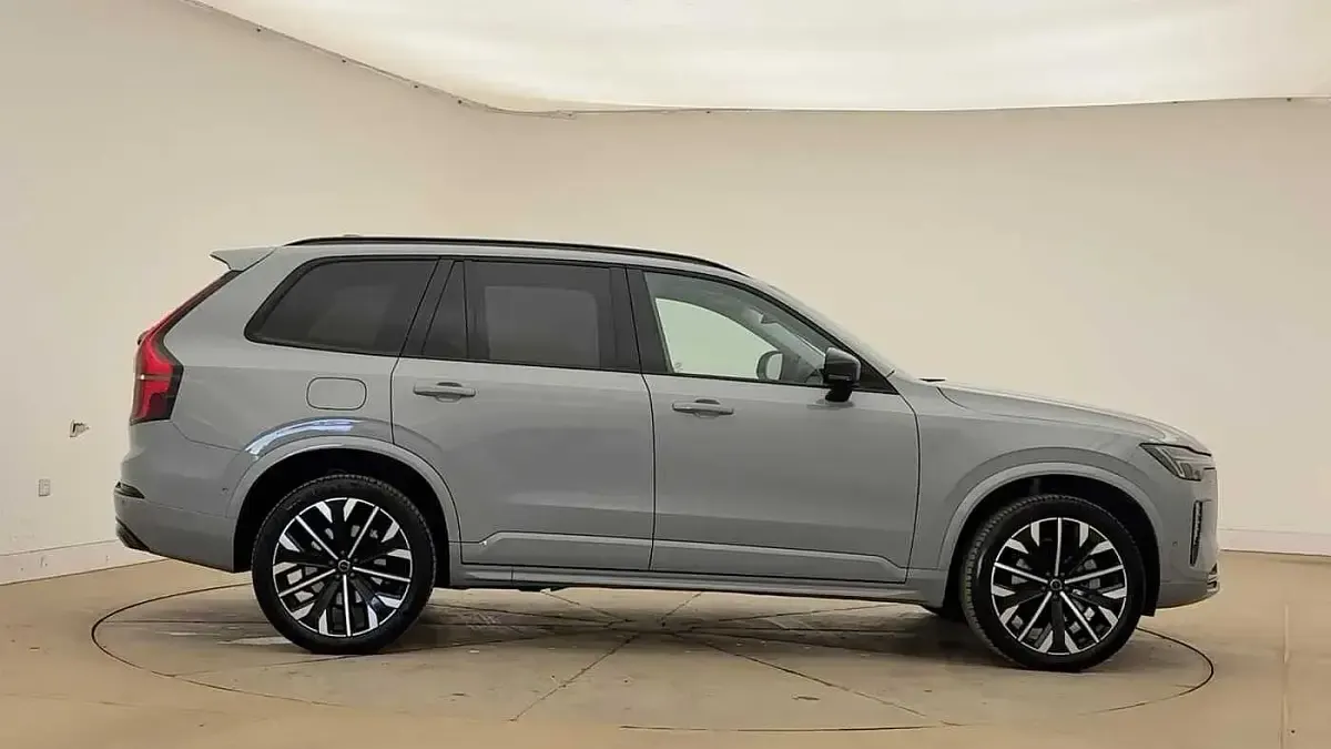 Usado Volvo XC90 Ultra 455 HP (334 kW) 2025 Cinzento SUV