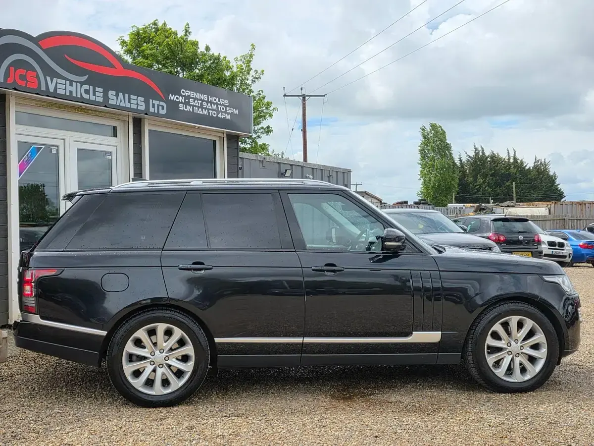 Used Land Rover Range Rover Vogue 306 HP (225 kW) 2017 Black SUV