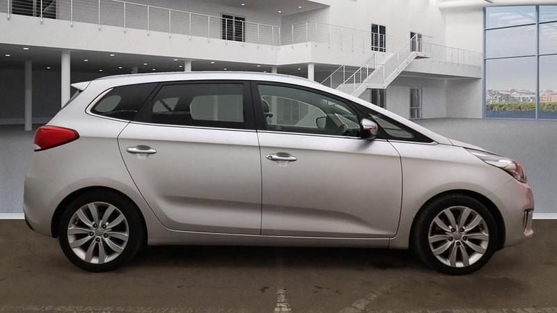 Bright silver Used 2016 Kia Carens MPV | £7,975 (Fair price) - Image 1/4