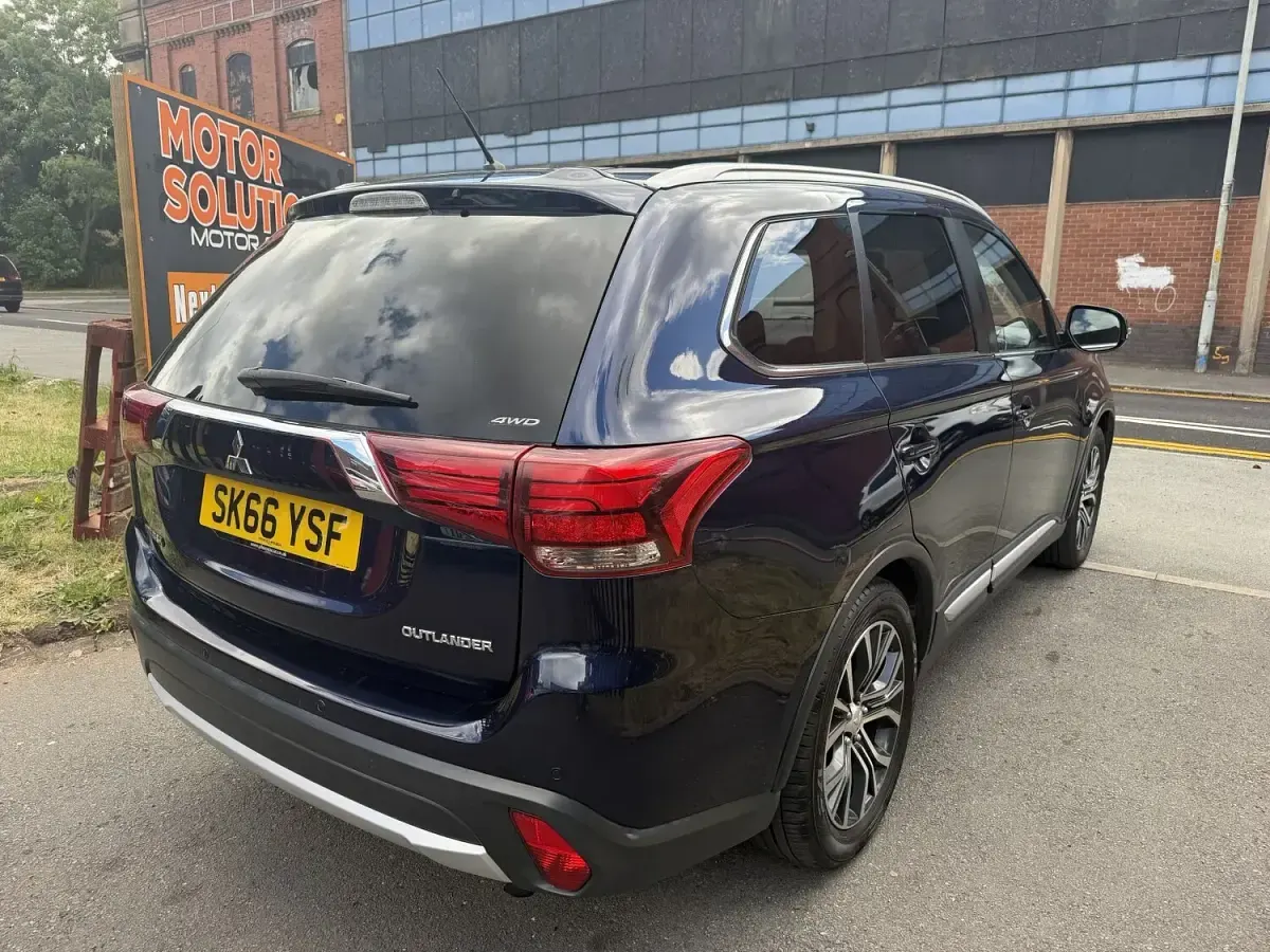 Used Mitsubishi Outlander 150 HP (110 kW) 2016 Blue SUV