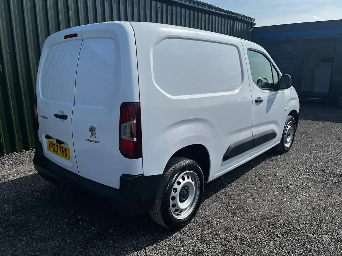 Used Peugeot Partner Premium 102 HP (75 kW) 2023 White MPV