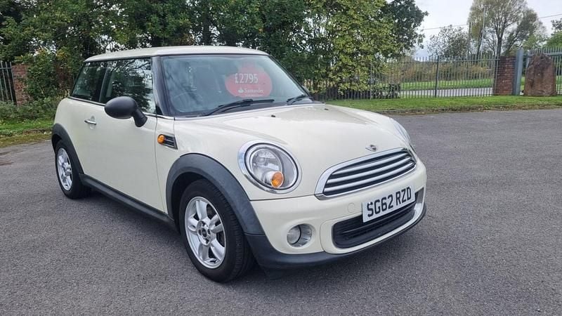 White Used 2012 Mini ONE Hatch Hatchback | £2,795 (Fair price) - Image 1/4