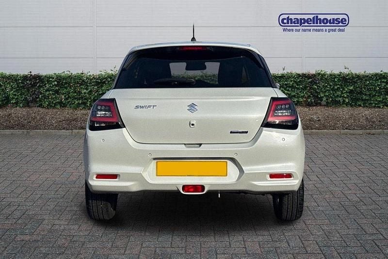 Used Suzuki Swift 2025 White Hatchback