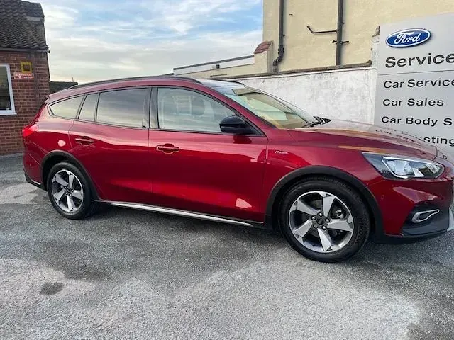 Used Ford Focus Active 125 HP (91 kW) 2019 Red Estate