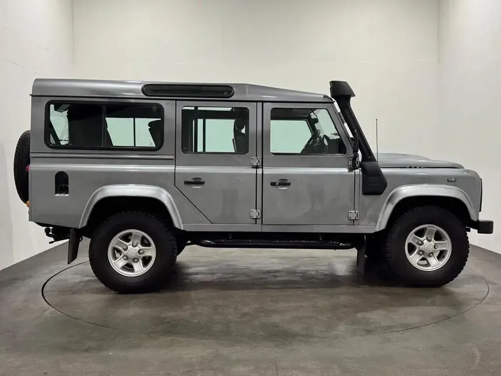 Used Land Rover Defender 122 HP (89 kW) 2013 Grey Estate