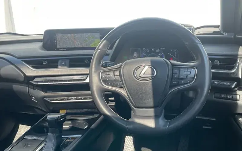 Used Lexus UX 184 HP (135 kW) 2020 Silver SUV
