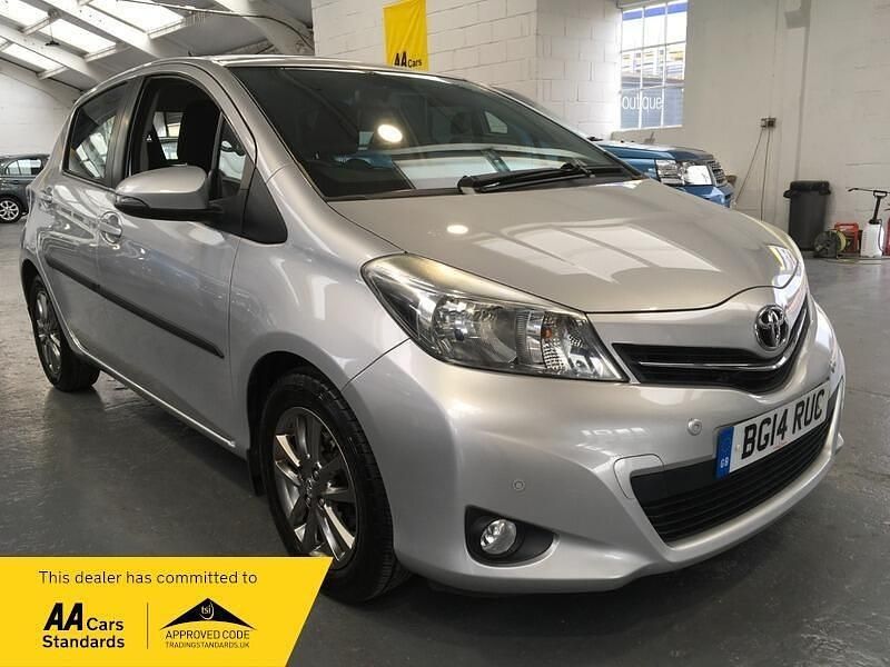 Silver Used 2014 Toyota Yaris Multidrive S Hatchback | £9,390 (Fair price) - Image 1/4