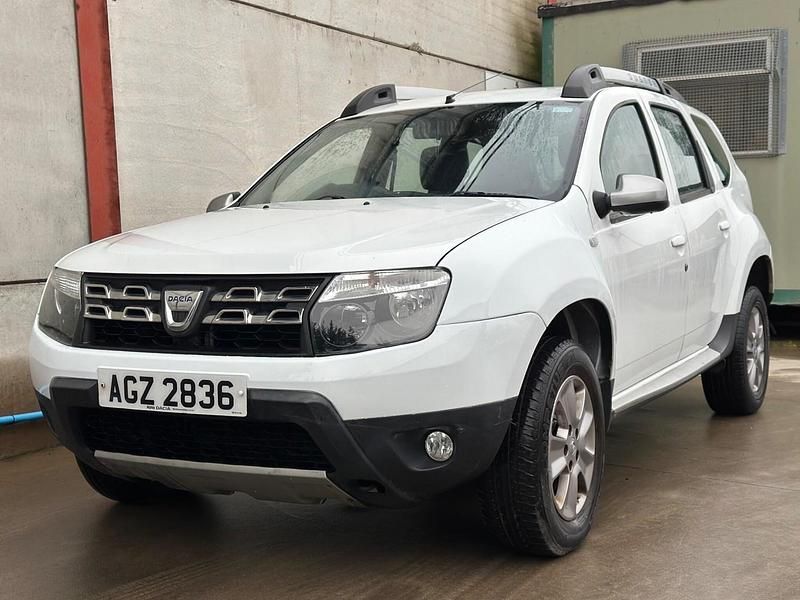 Used Dacia Duster Lauréate 2015 White Hatchback