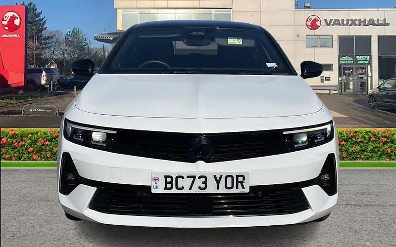 Used Vauxhall Astra Ultimate 131 HP (96 kW) 2024 White Hatchback