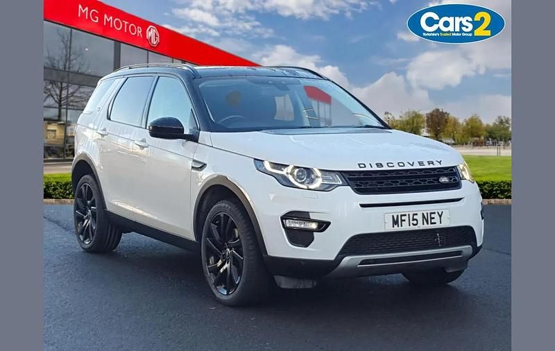 White Used 2015 Land Rover Discovery Sport HSE SUV | £15,495 (Fair price) - Image 1/4