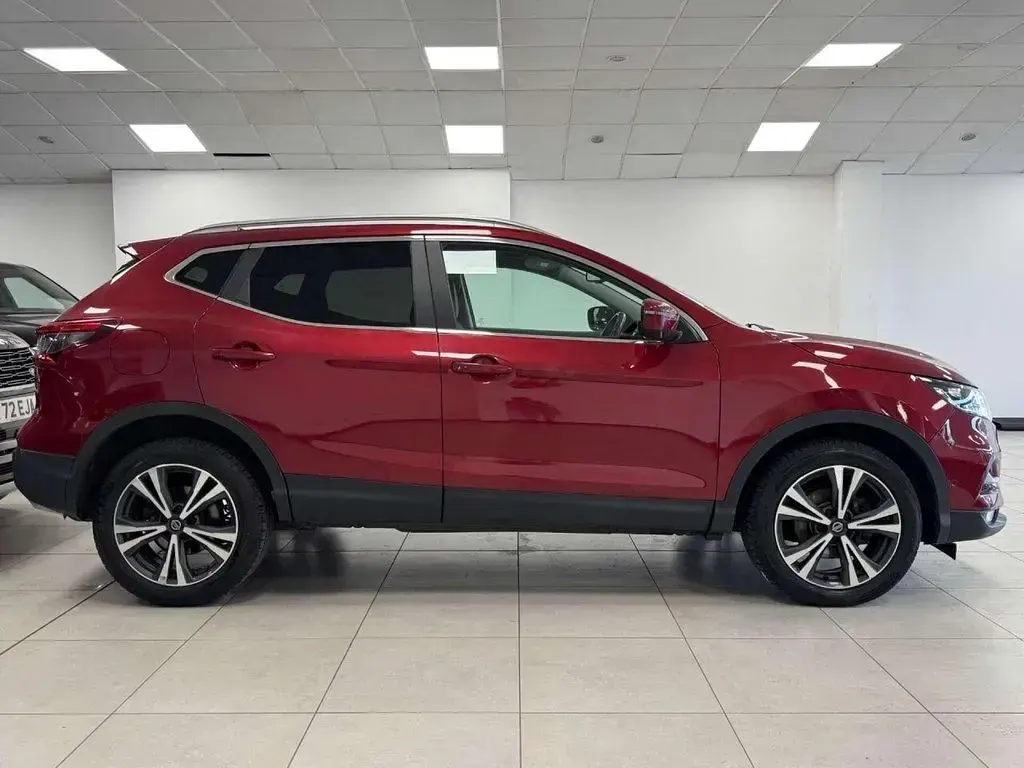 Used Nissan Qashqai N-Connecta 115 HP (84 kW) 2019 Red SUV