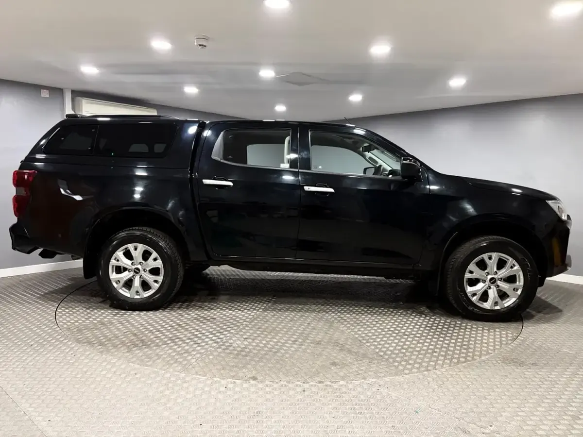 Used Isuzu D-Max 163 HP (119 kW) 2023 Black Pickup