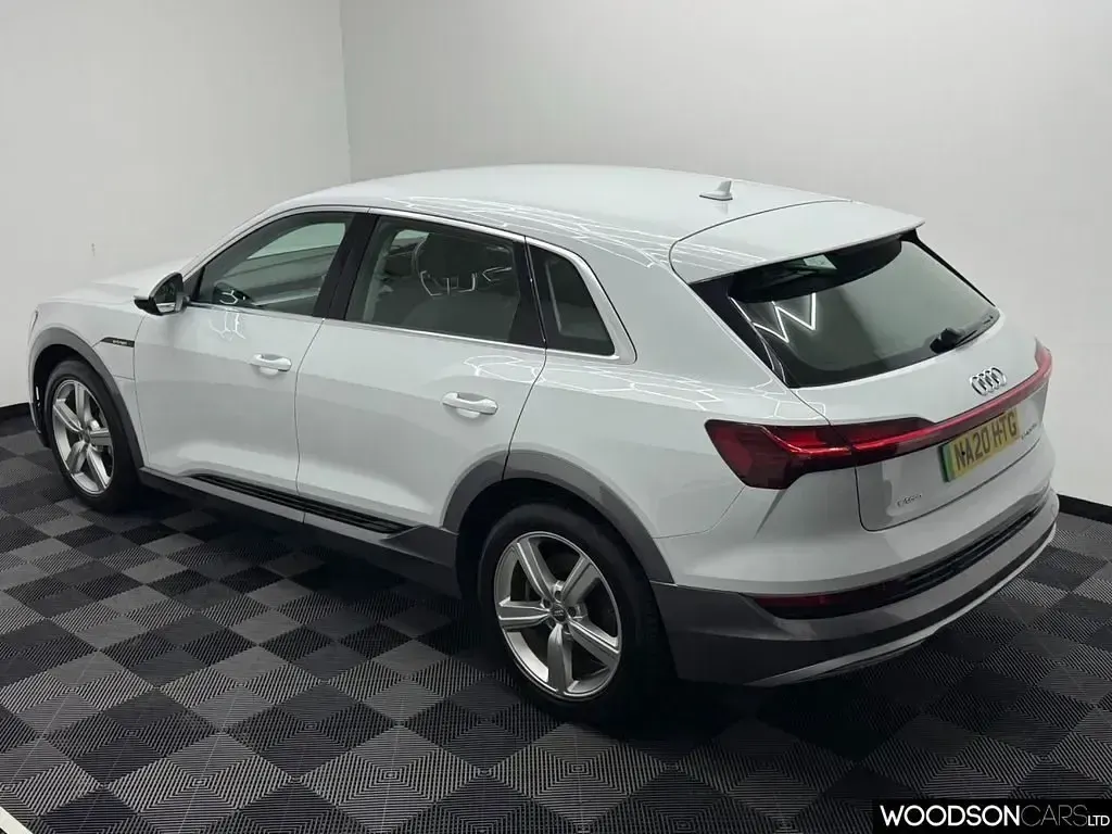 Używany Audi e-tron Design 230 kW (313 KM) 2020 Biały SUV