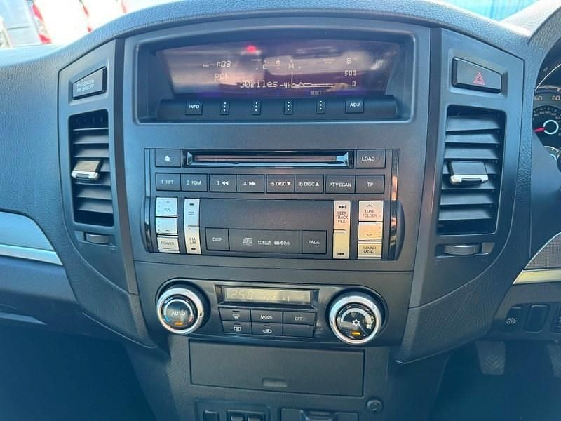 Used Mitsubishi Shogun Warrior 200 HP (147 kW) 2010 White SUV