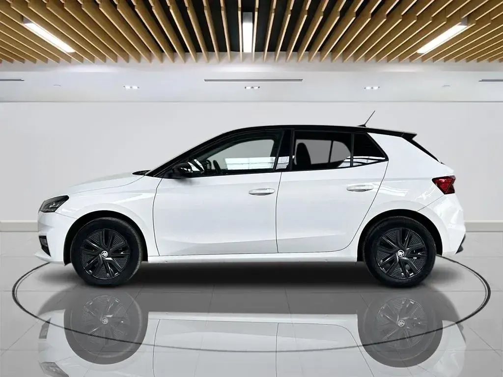 Used Skoda Fabia Colour Edition 110 HP (80 kW) 2022 White Hatchback