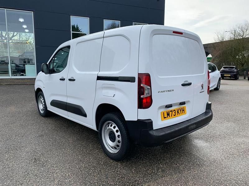 Used Peugeot Partner Premium 102 HP (75 kW) 2023 White MPV