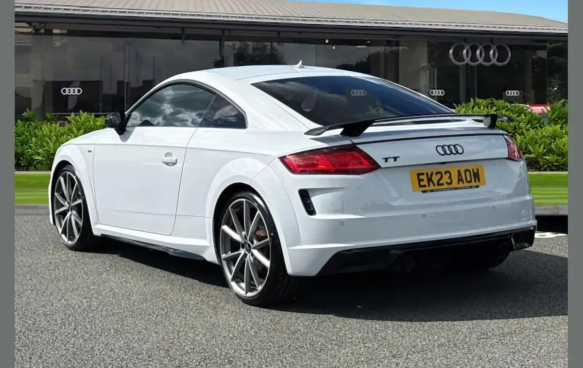 Usado Audi TT Black Edition 245 HP (180 kW) 2023 Branco Coupé