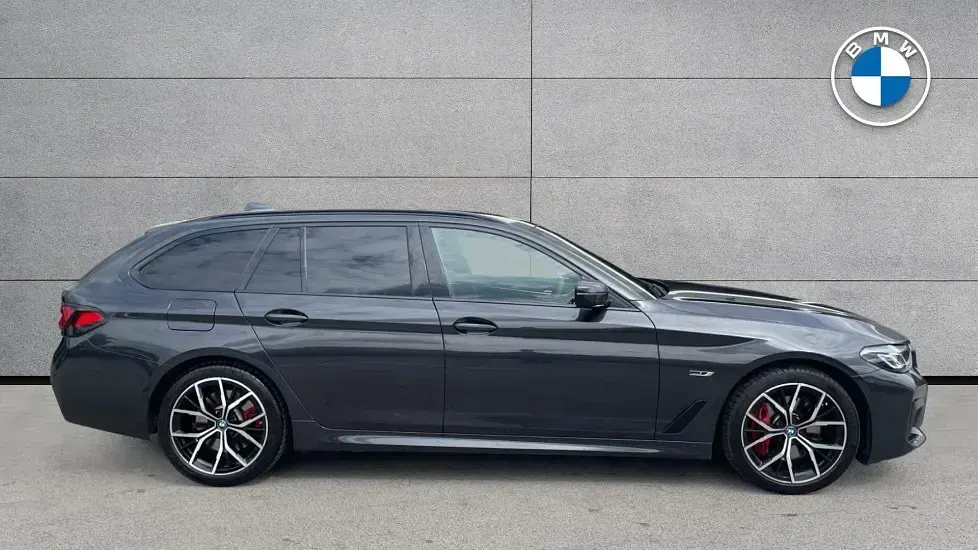 Usado BMW 530e M Sport 288 HP (211 kW) 2022 Cinzento Carrinha