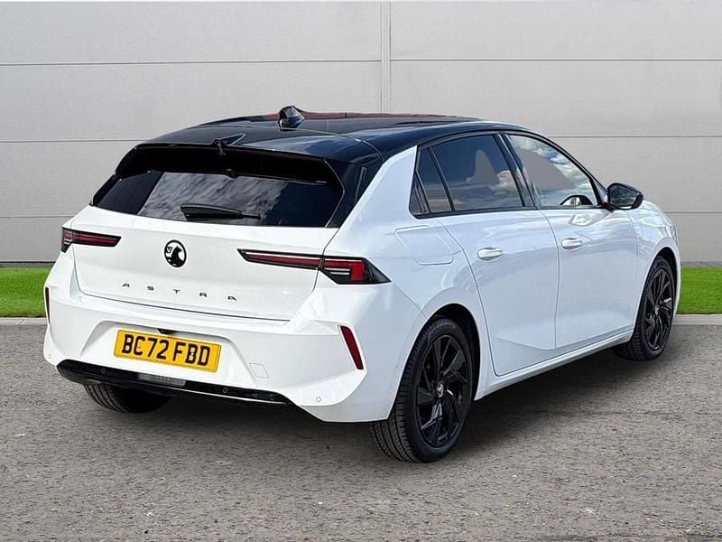 Used Vauxhall Astra S 128 HP (94 kW) 2023 White Hatchback