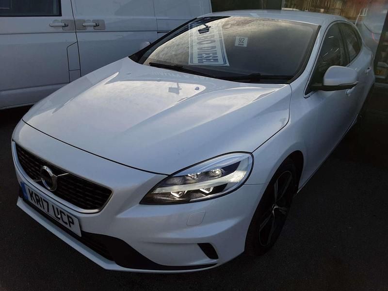 Used Volvo V40 R-Design 190 HP (139 kW) 2017 White Hatchback