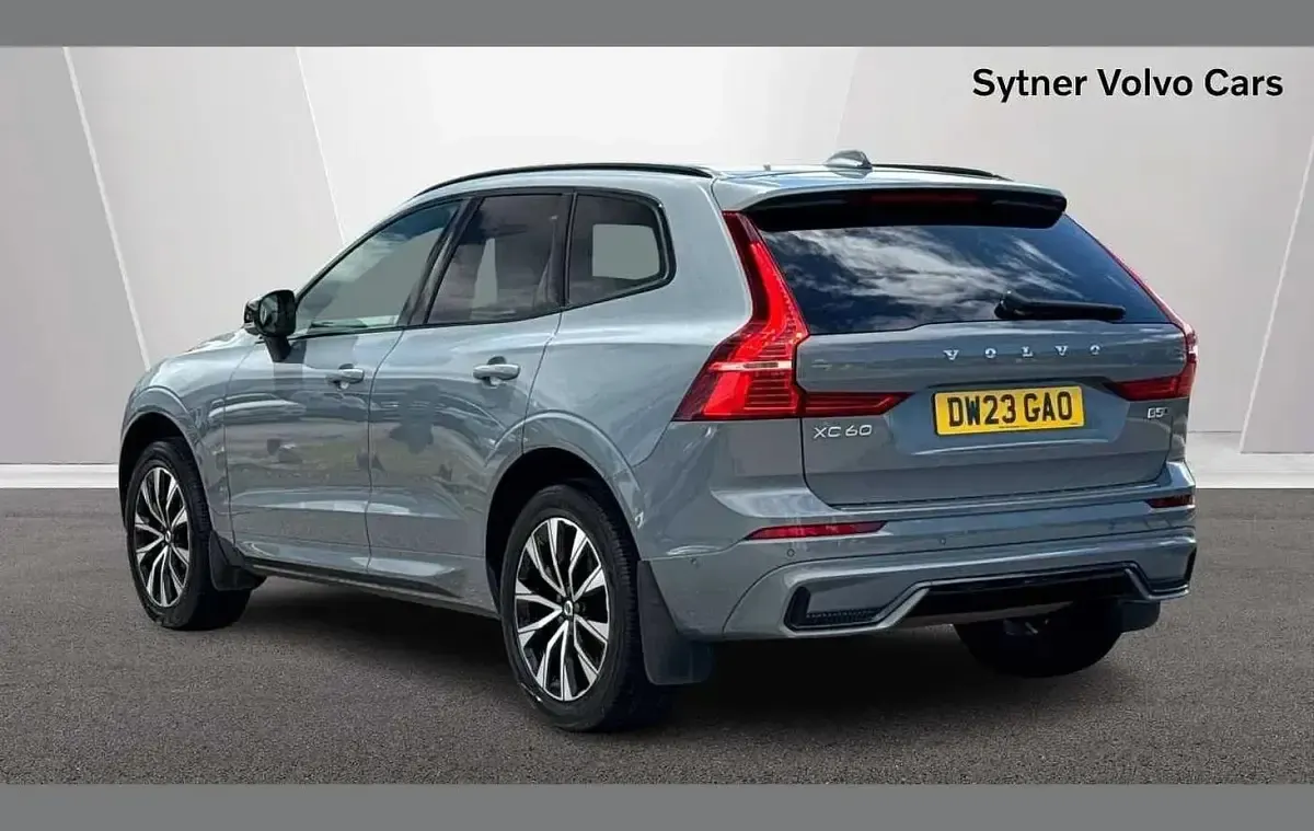 Used Volvo XC60 Plus 247 HP (181 kW) 2023 Grey SUV