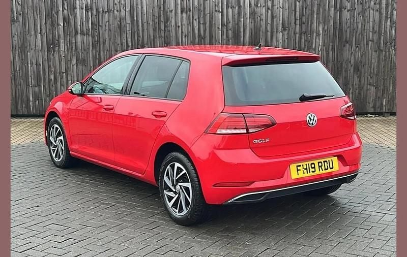 Used VW Golf VII Match 113 HP (83 kW) 2019 Red Hatchback