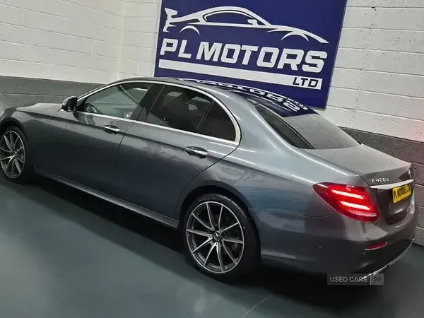 Usado Mercedes E400 AMG line 340 HP (250 kW) 2019 Cinzento Sedan