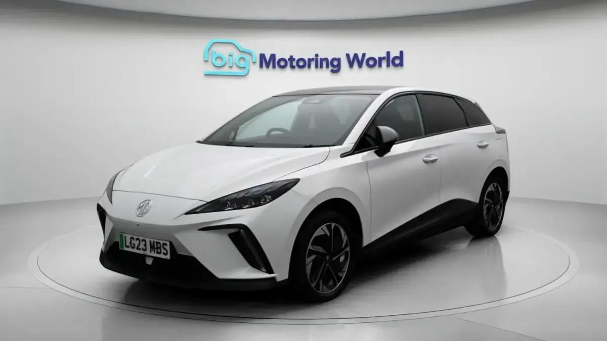 Begagnad MG MG4 EV Trophy 319 kW (435 HK) 2023 Vit Halvkombi