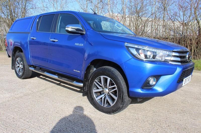 Used Toyota HiLux 150 HP (110 kW) 2017 Blue Pickup