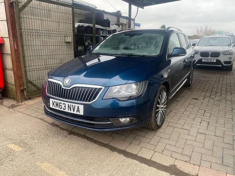 Used Skoda Superb LAURIN & KLEMENT 140 HP (102 kW) 2014 Blue Estate