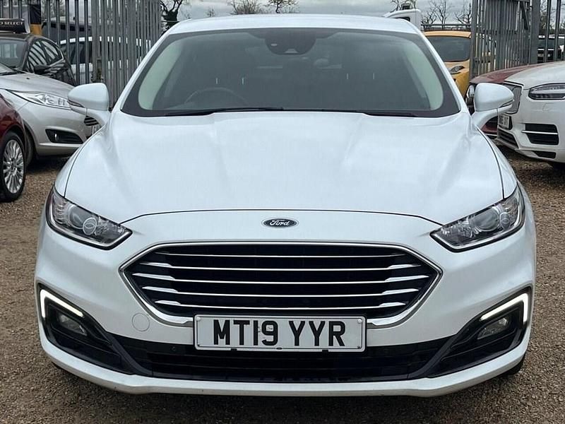 Used Ford Mondeo Titanium 150 HP (110 kW) 2019 White Hatchback