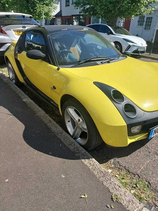 Used Smart Roadster 80 HP (58 kW) 2004 Yellow Cabriolet