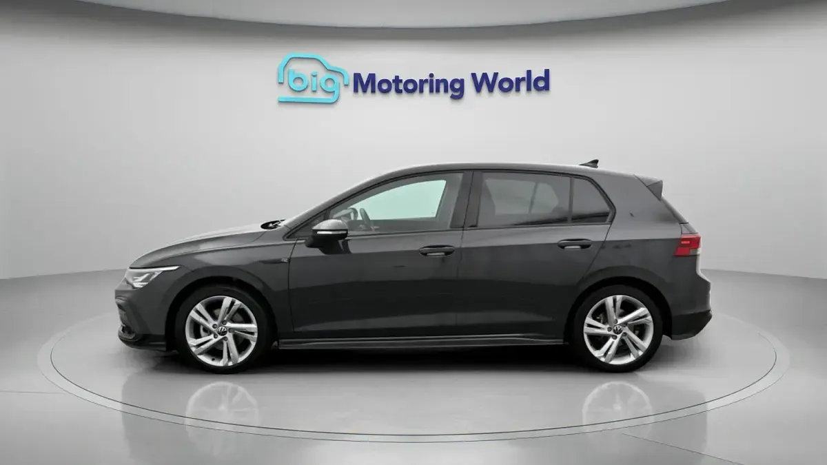 Used VW Golf VIII R-line 148 HP (108 kW) 2023