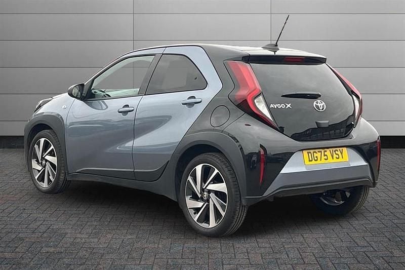 Used Toyota Aygo X 72 HP (52 kW) 2025 Persian salt with black SUV