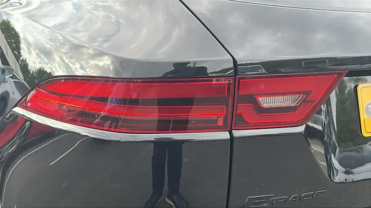 Usado Jaguar E-Pace R-Dynamic 161 HP (118 kW) 2021 Preto SUV